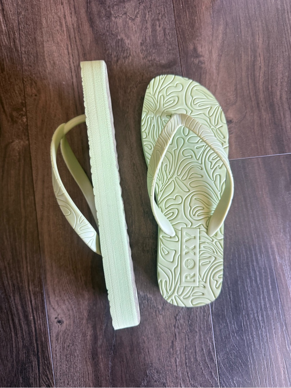 Roxy Women's Pale Lime Textured Flip Flop Sandals